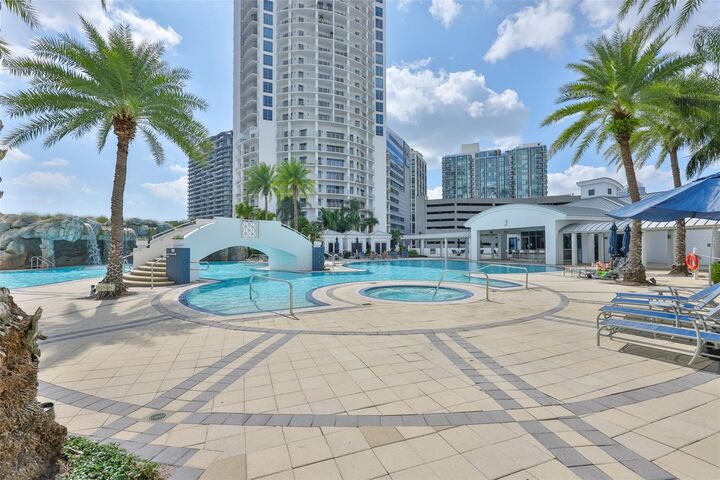 Property Photo:  1209 E Cumberland Avenue 2404  FL 33602 