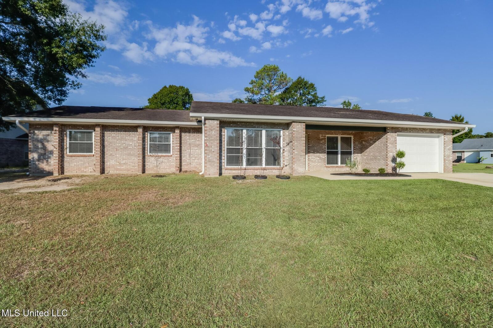 Property Photo:  206 Idlewood Drive  MS 39576 