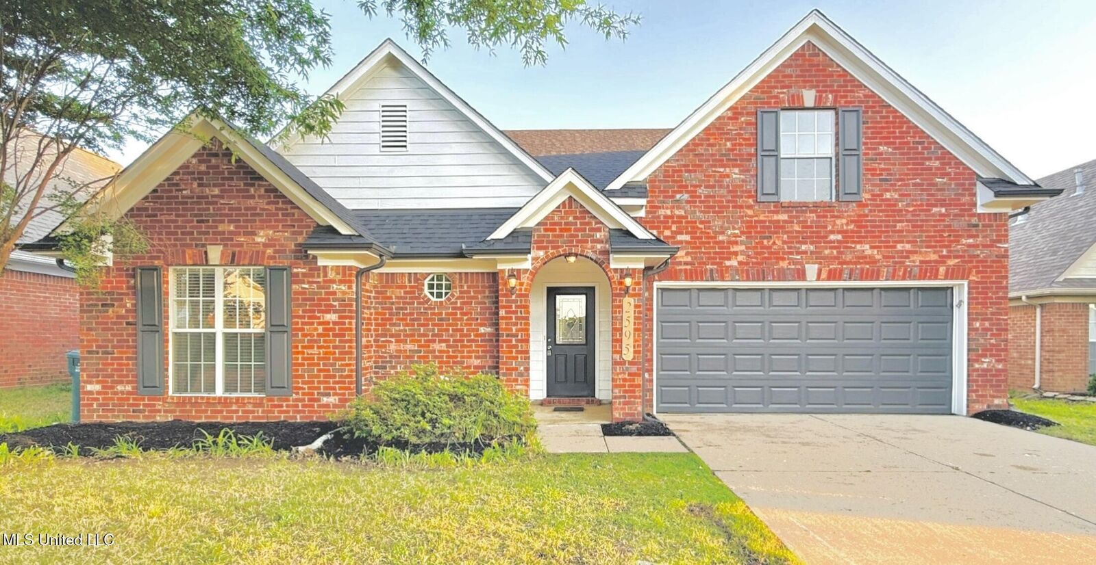 Property Photo:  2595 Hunters Pointe Drive  MS 38672 