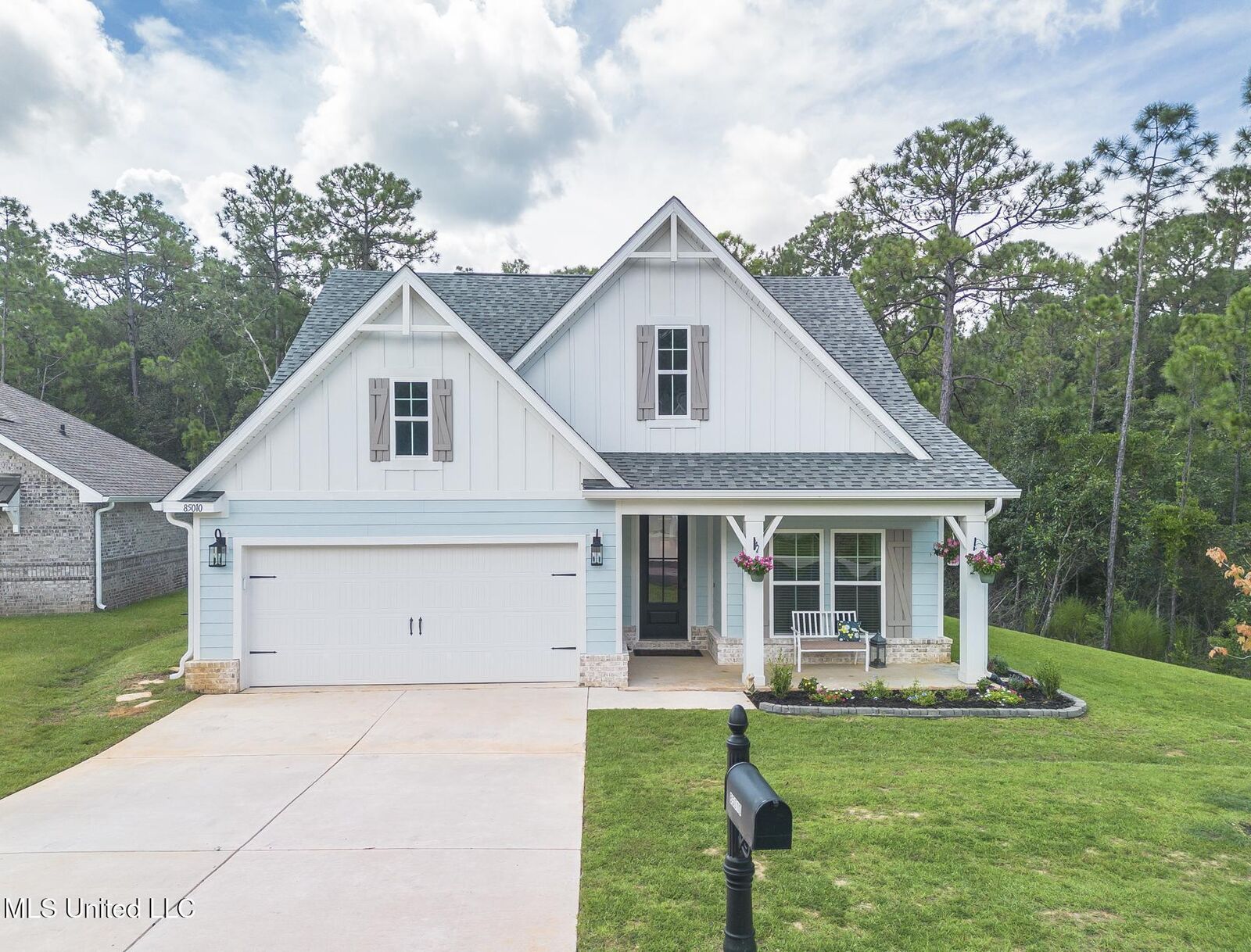 Property Photo:  85010 Diamondhead Lakes Boulevard  MS 39525 
