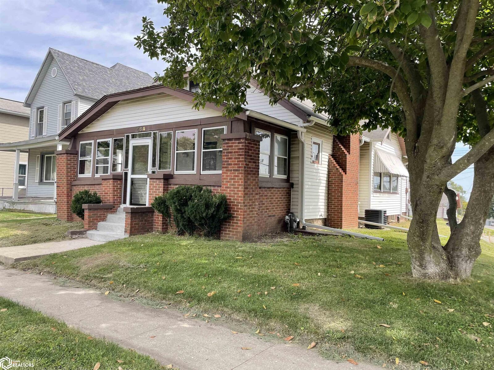 Property Photo:  564 S Central Ave  IA 52601 