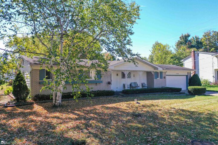 Property Photo:  1203 Pickwick Place  MI 48507 