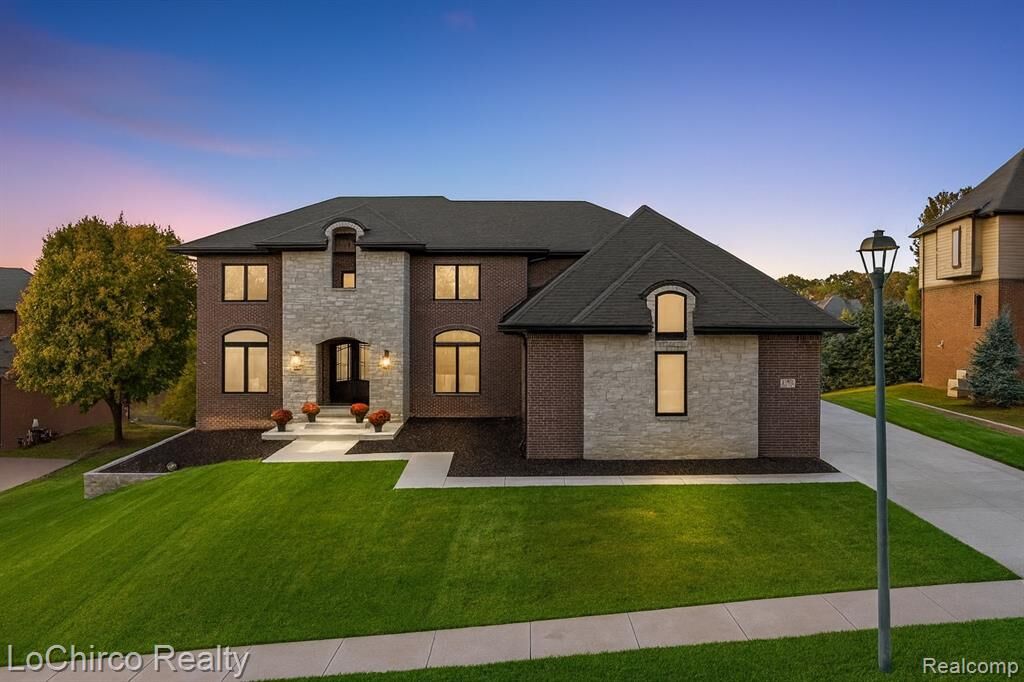 Property Photo:  674 Springview Drive  MI 48307 6071