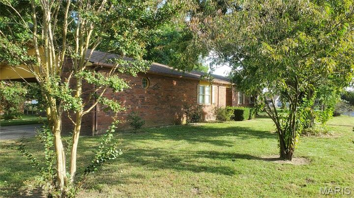 Property Photo: 5 N Crescent Drive MO 63834