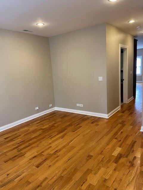 Property Photo:  2229 W Wellington Avenue 1  IL 60614 