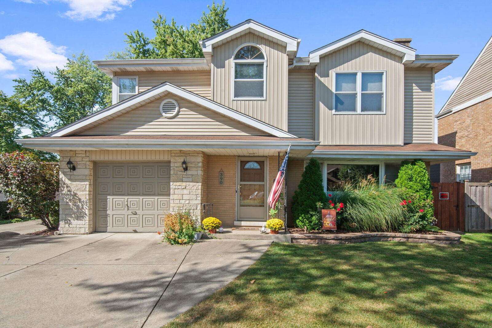 Property Photo:  390 S York Road  IL 60126 