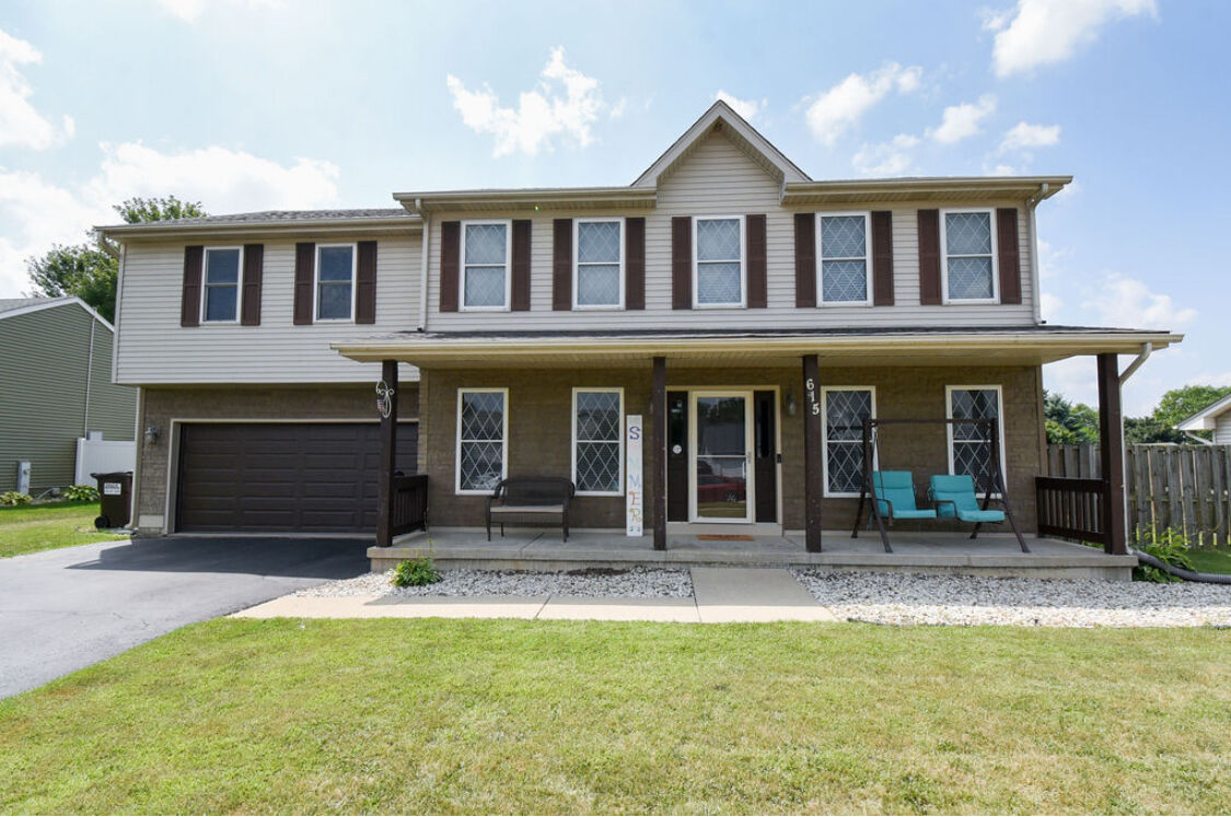 Property Photo: 615 Cartwright Trail IL 60050