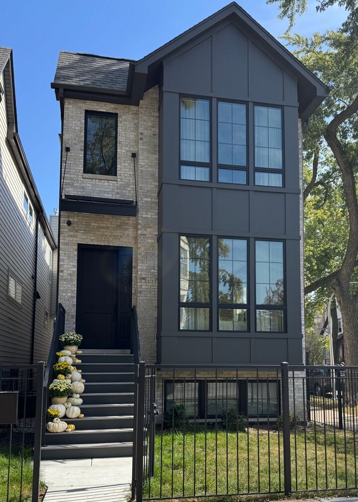 2501 N Sawyer Avenue  Chicago IL 60647 photo