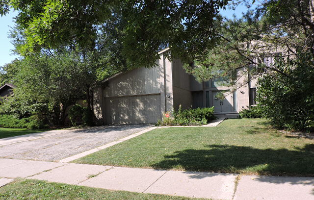 Property Photo:  1400 Kingsport Court  IL 60062 