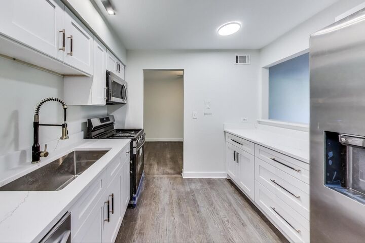 Property Photo: 5300 Carriageway Drive 302 IL 60008
