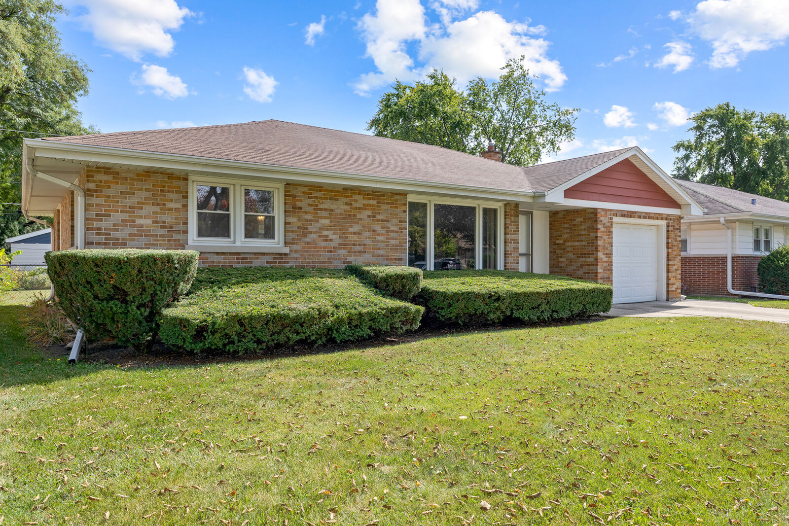 Property Photo: 525 Homestead Road IL 60526