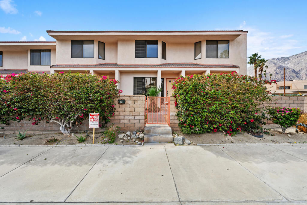 Property Photo:  401 E Vista Chino 6  CA 92262 