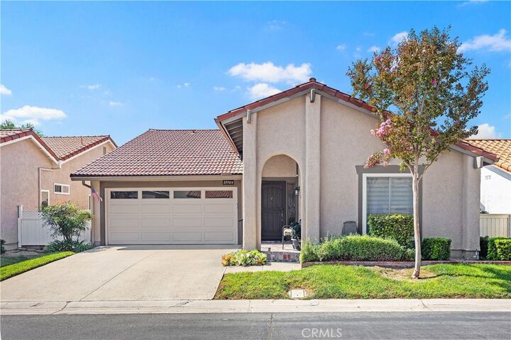 Property Photo:  27705 Via Rodrigo  CA 92692 