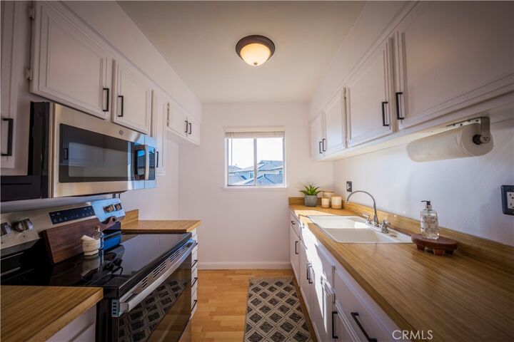 Property Photo: 16637 Viewpoint Lane CA 92647