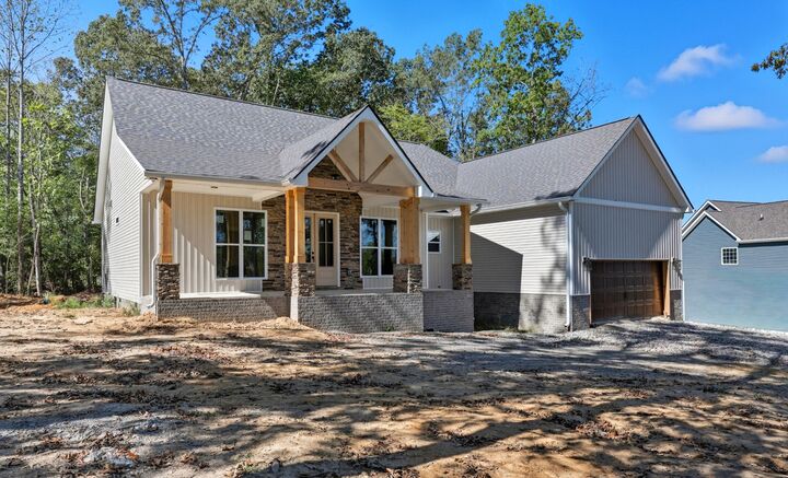 Property Photo: 2226 S Hinton Rd TN 37171