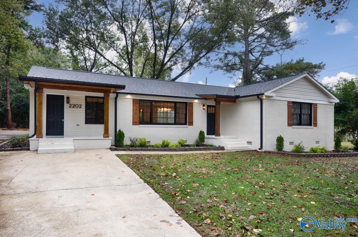 Property Photo: 2202 Viscount Drive NW AL 35810