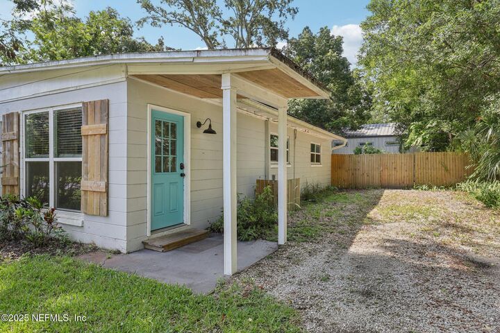 Property Photo: 243 Ravenswood Drive FL 32084
