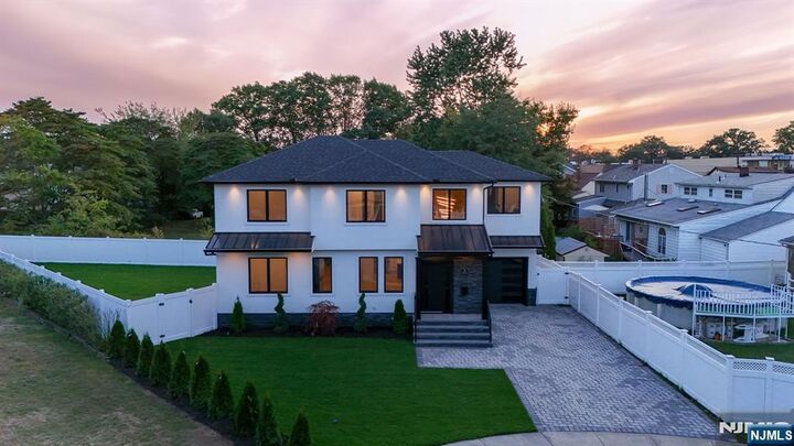 Property Photo:  5 Wilson Court  NJ 07663 