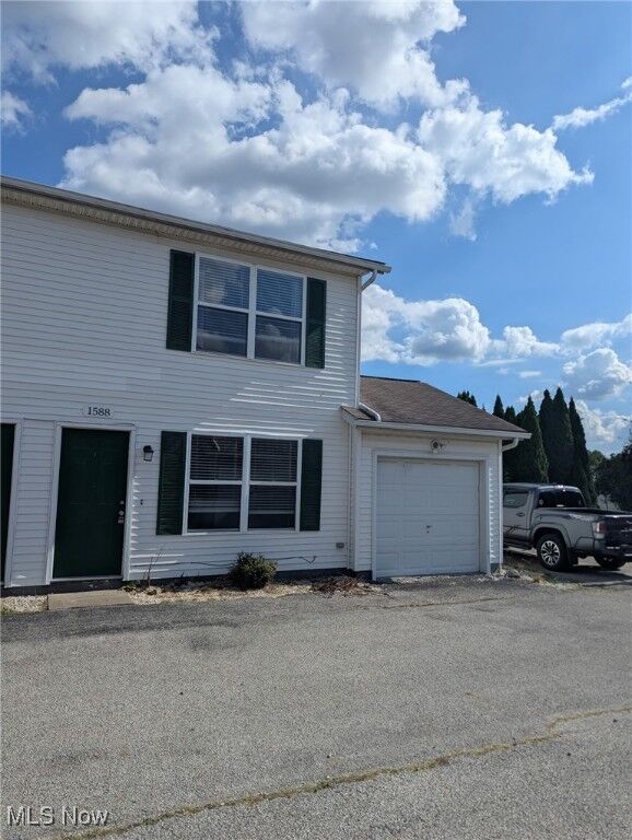 Property Photo:  1588 Summit Street  OH 44240 