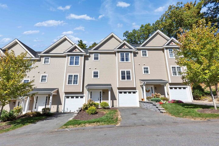 163 Woodview Way  Manchester NH 03102 photo