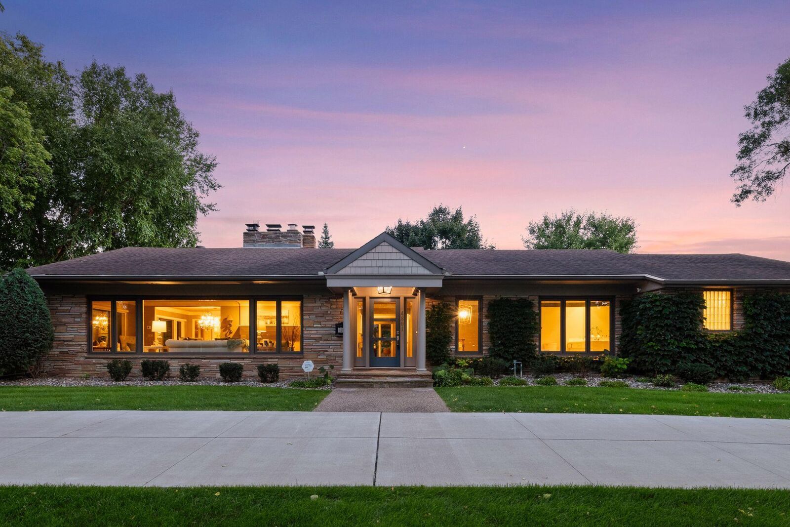 Property Photo:  4801 Woodhill Way  MN 55424 