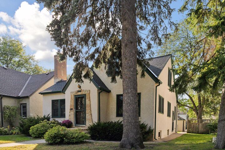 Property Photo: 1507 Holton Street MN 55108