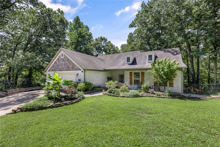 Property Photo: 814 Summit Loop AR 72756