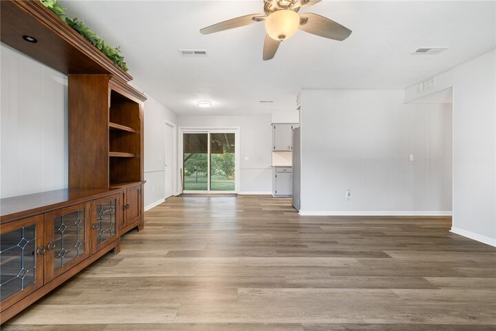 Property Photo:  323 Pine Street  AR 72644 