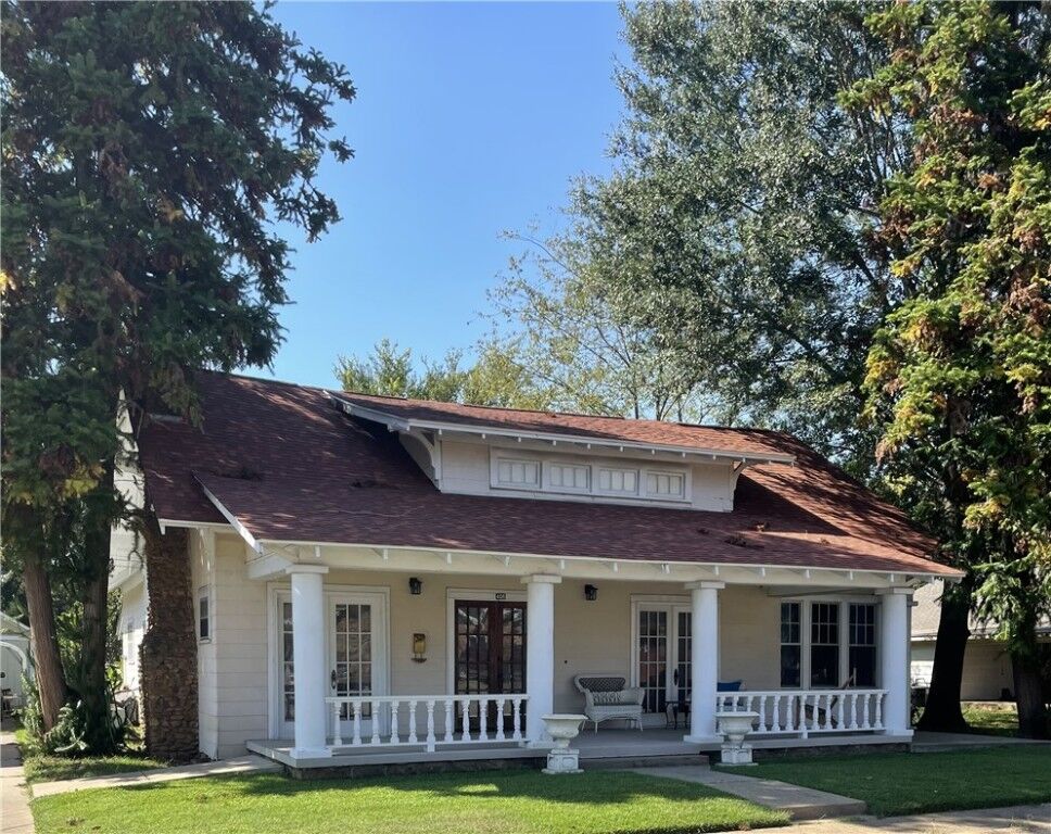 Property Photo: 406 S Fulton Street AR 72830