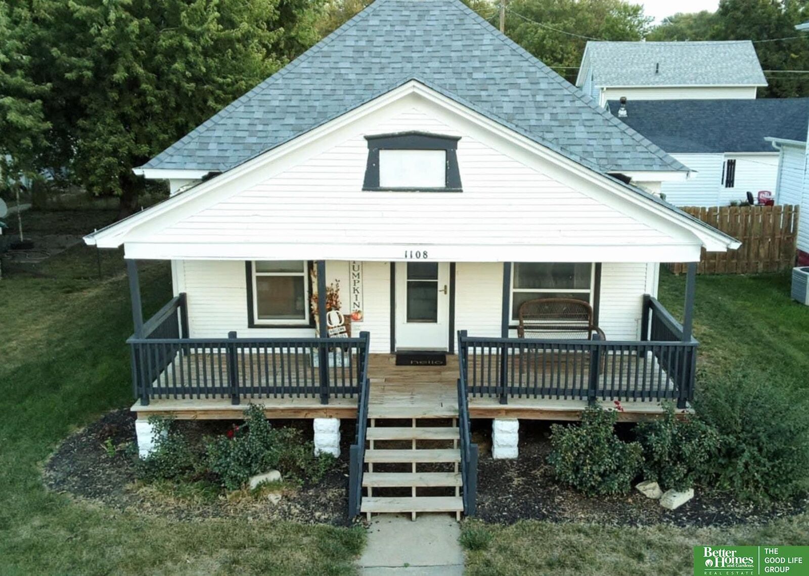 Property Photo:  1108 N Nebraska Avenue  NE 68467 