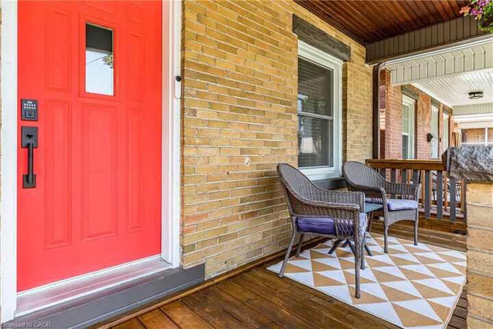 Property Photo:  68 Graham Avenue S  ON L8K 2M1 
