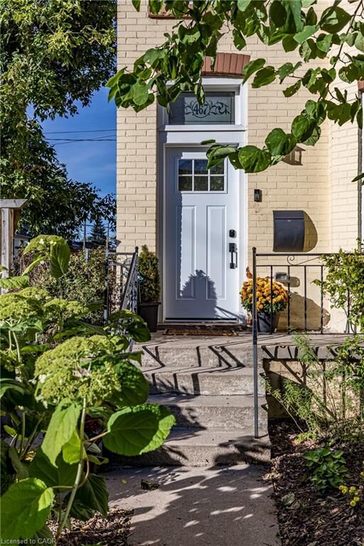 Property Photo:  467 King William Street  ON L8L 1R2 