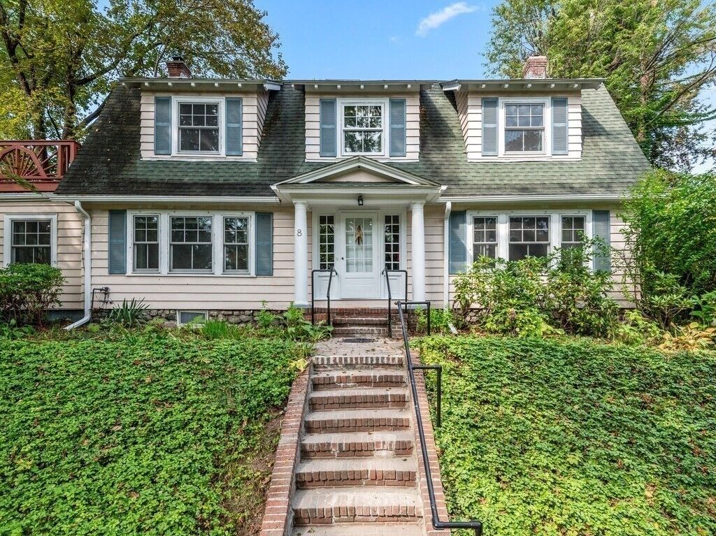 Property Photo: 8 Montvale Rd MA 01609