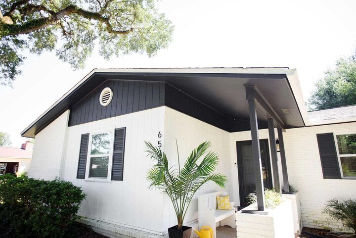 Property Photo:  6508 Colonade Cir  FL 32506 