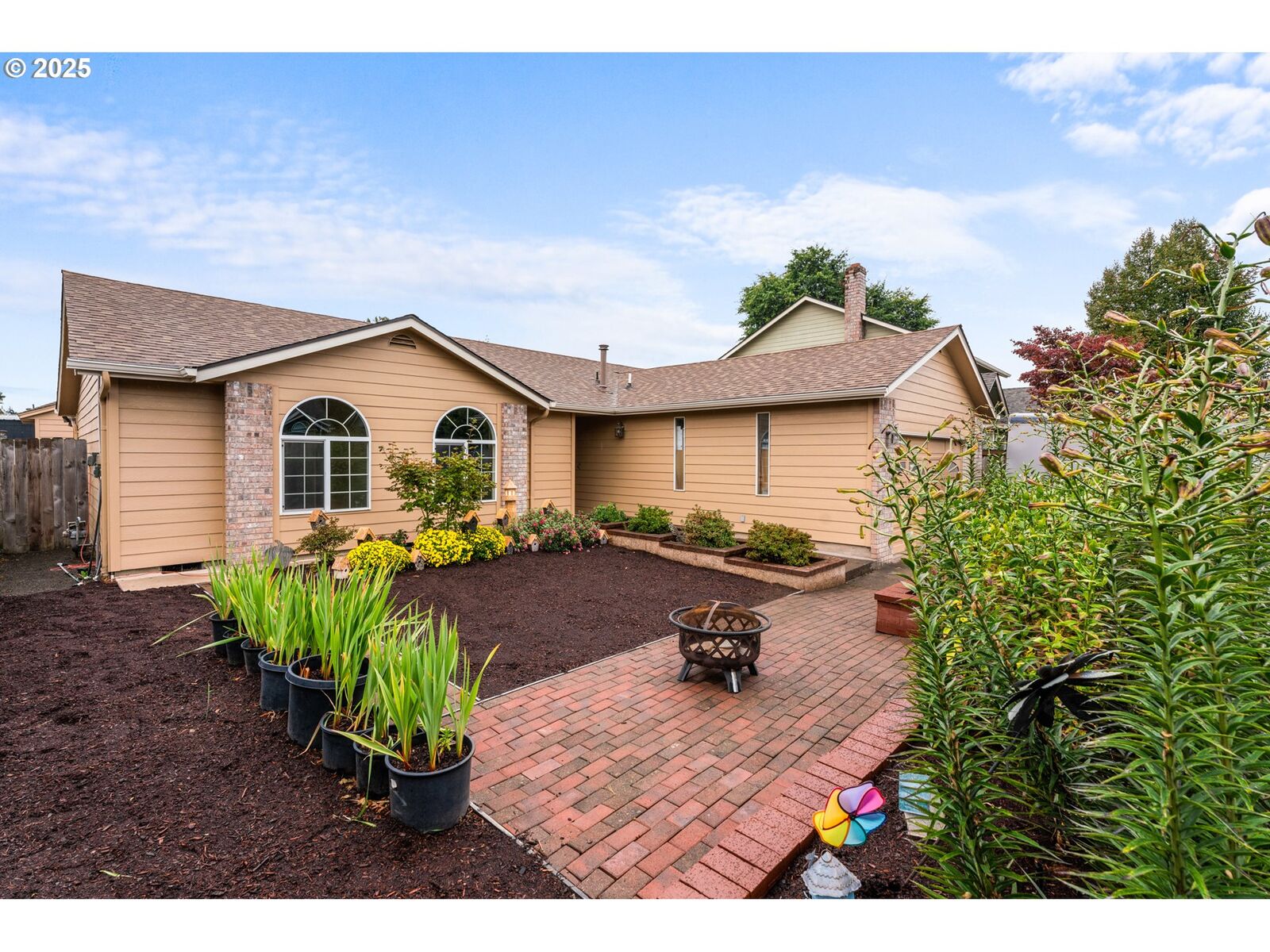 Property Photo: 4802 NE Fuhrer Ct OR 97305