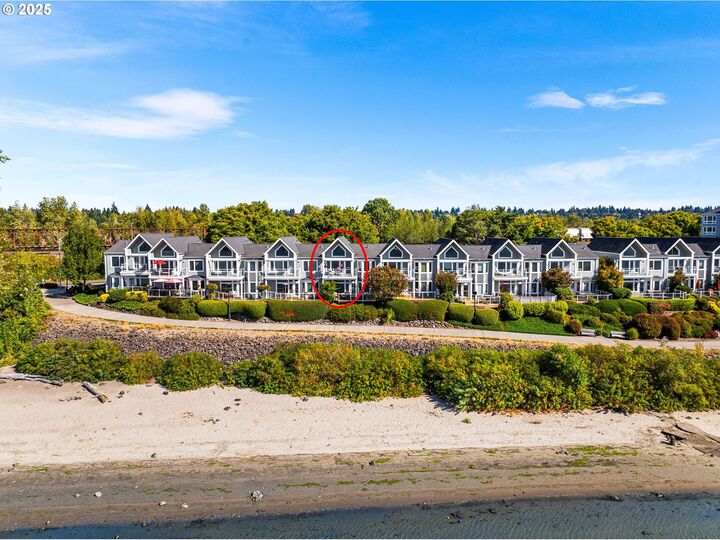 Property Photo:  1409 SE Columbia Way E5  WA 98661 