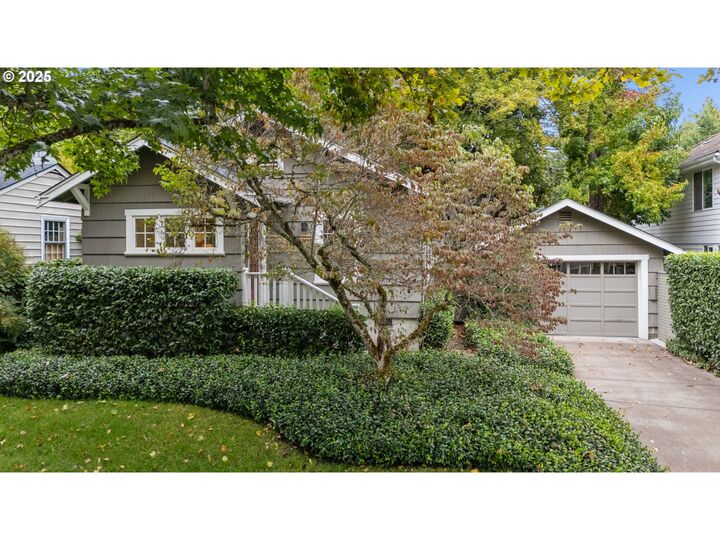Property Photo:  2207 Harris St  OR 97405 