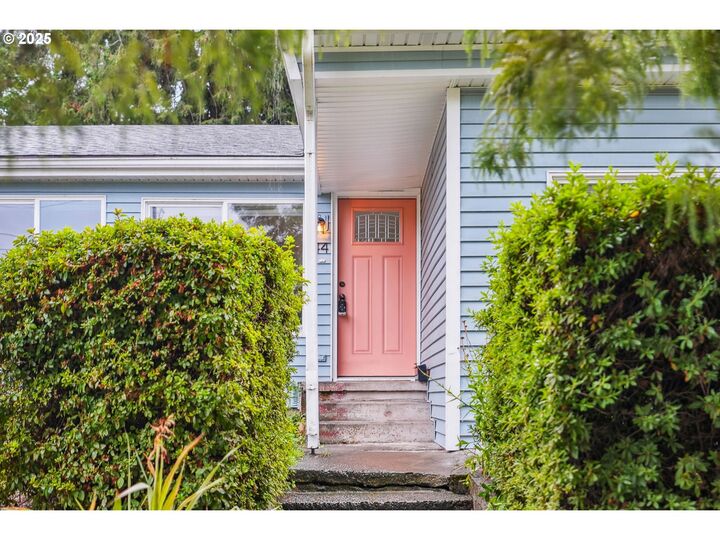 Property Photo: 44 NE Lombard St OR 97211