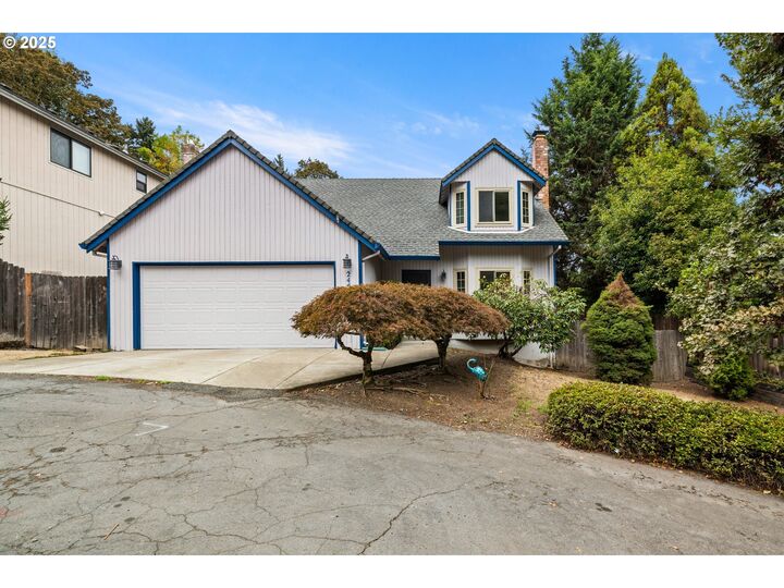 Property Photo: 2455 College Hill Pl OR 97068