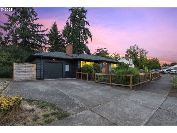 Property Photo:  11933 SE Madison St  OR 97216 