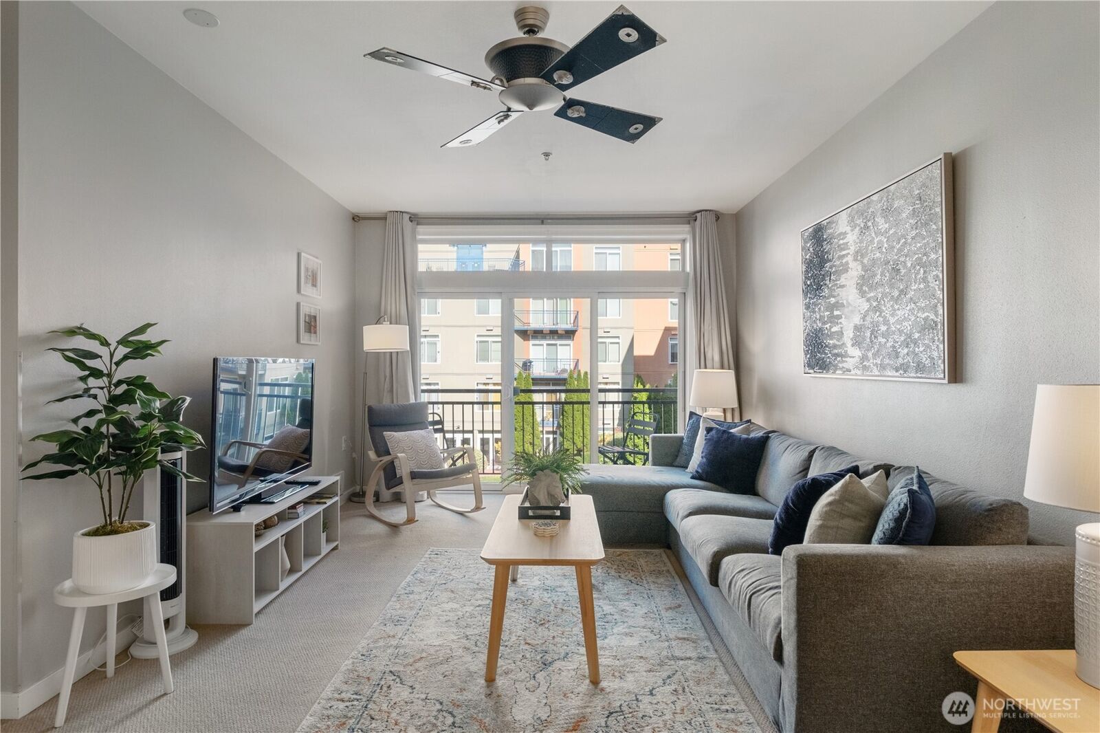 Property Photo:  2414  1st Avenue 525  WA 98121 