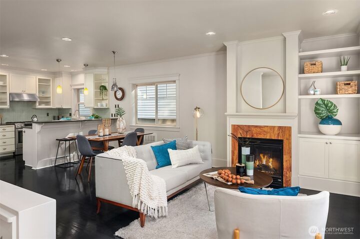 Property Photo: 527 11th Avenue E A WA 98102