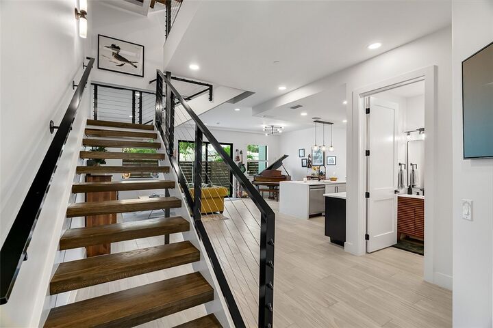 Property Photo:  109 Ormond Drive 1  FL 32903 