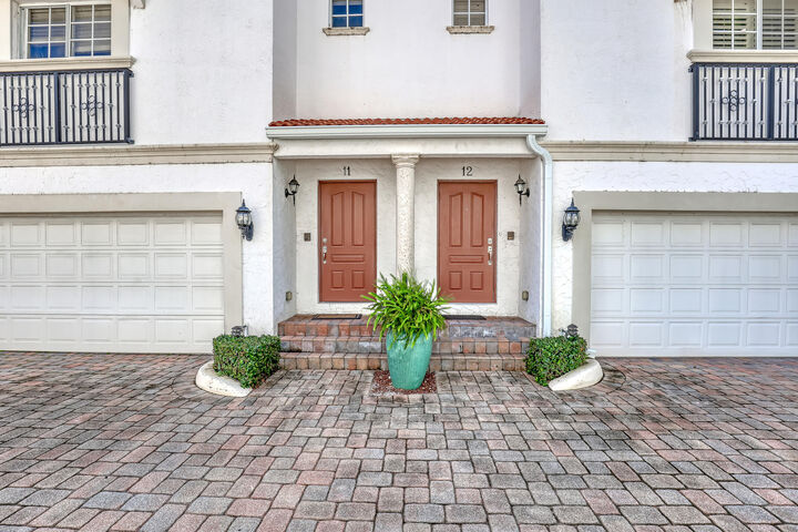 Property Photo:  1950 Presidential Way 12  FL 33401 