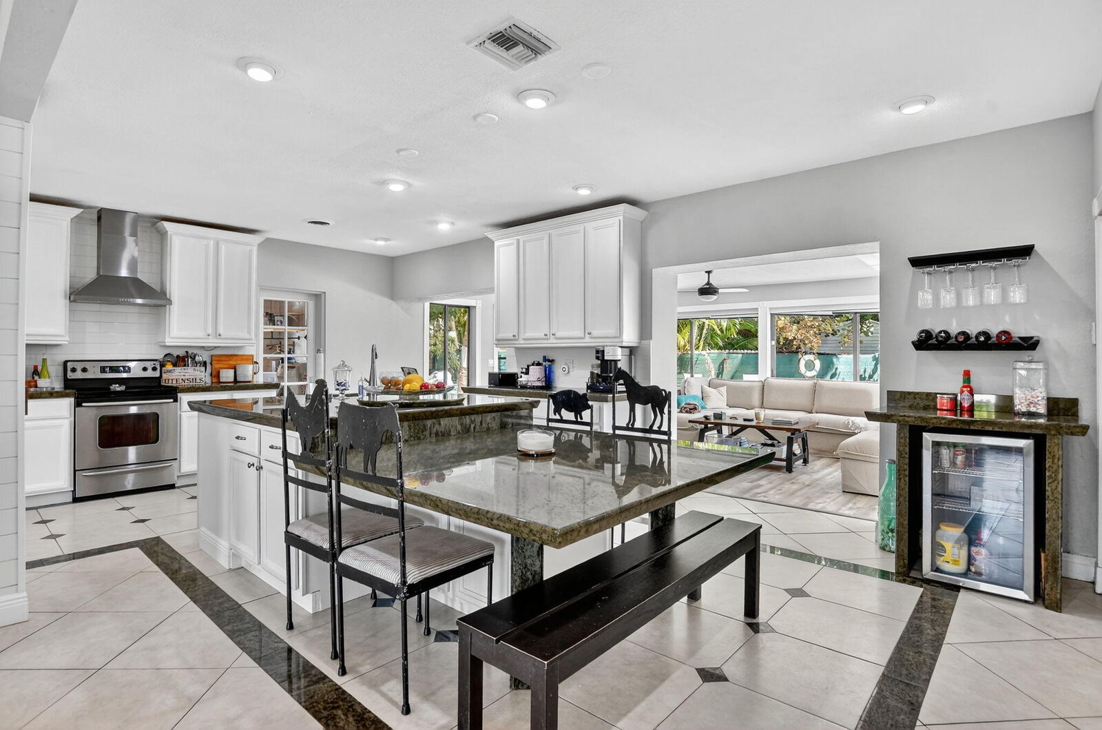 Property Photo:  1517 SE 4th Court  FL 33441 