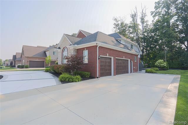 Property Photo:  55761 Timbers Edge Drive  MI 48316 