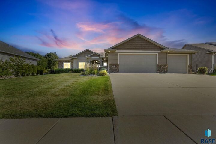 Property Photo:  2304 S Copper Crest Trl  SD 57110 