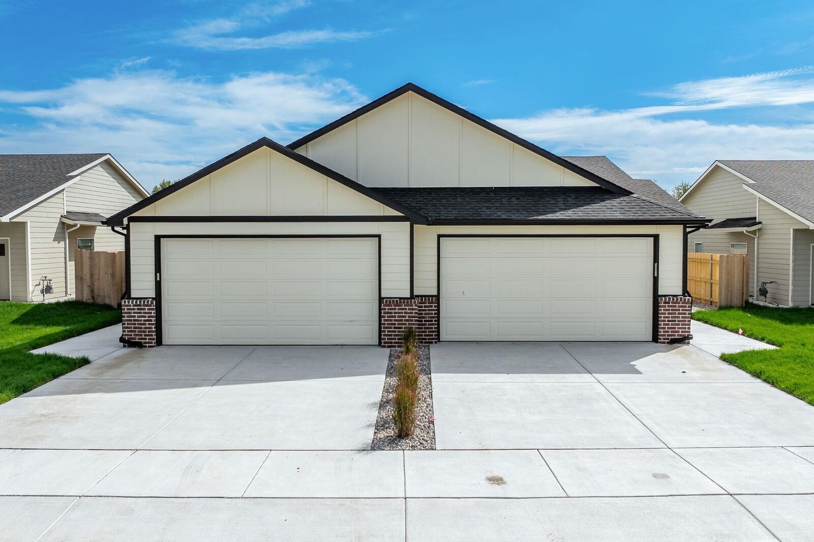 Property Photo:  426 Briarbrook Ln  KS 67147-1127 