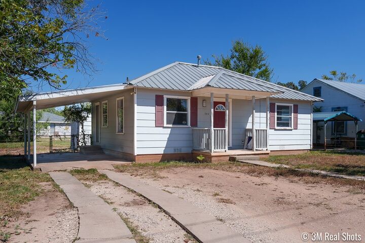 Property Photo: 304 Paint Rock Rd TX 76903