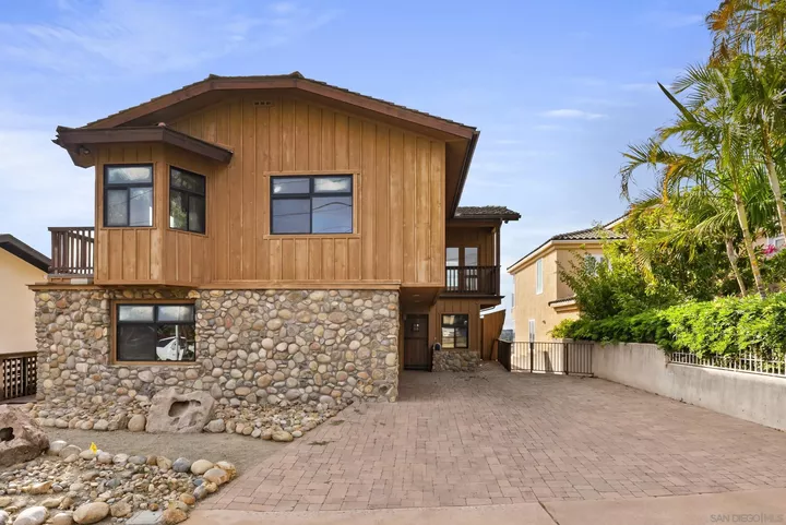 Property Photo:  2812 Hartford Ct  CA 92117 